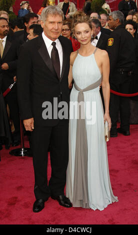 US actor Harrison Ford (L) and his girlfriend US actress Calista Flockhart (R) arrive for the 80th Annual Academy Awards at the Kodak Theatre in Hollywood, CA, United States, 24 February 2008. The Academy Awards, popularly known as the Oscars, are presented by the Academy of Motion Picture Arts and Sciences (AMPAS) to recognize excellence of professionals in the film industry, incl Stock Photo