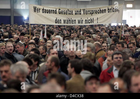 Miners and employees of 'RAG Deutsche Steinkohle AG' stage a rally ahead of the company's extraordinary works meeting in Saarbruecken, Germany, 26 February 2008. A mining related earthquake reaching 4,0 on the 'Richter' scale shook the Saar region on 23 February 2008. Since then work rests at the Saarland's only remaining mine in Ensdorf. Some 3600 miners are on leave and will be s Stock Photo