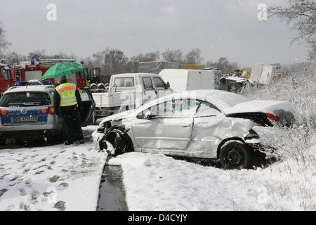 The picture shows some of the alltogether 35 vehicles that were involved in a massive pile-up during heavy snowfalls on the Motorway 10 on the Eastern Berlin ring near Niederlehme, Germany, 05 March 2008. One severe and six light casualties were reported by a police spokesperson  in the accident involving  22 cars, 10 lorries and three three vans. As the recovery of the wrecked car Stock Photo