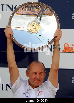 British teamprincipal of McLaren-Mercedes, Ron Dennis, cheers with the winning constructor's trophy after the Formula 1 Australian Grand Prix at Albert Park circuit in Melbourne, Australia, 16 March 2008. McLaren-Mercedes' British driver Lewis Hamilton homed a pole-to-flag victory in an action-packed and crash-strewn Australian GP. Photo: Gero Breloer Stock Photo