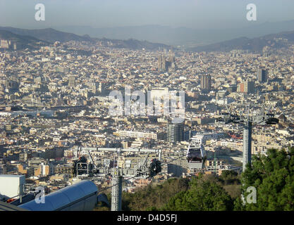 The picture shows a view of Barcelona from the Montjuic mountain, Spain, 29 February 2008. Photo: Uwe Zucchi Stock Photo