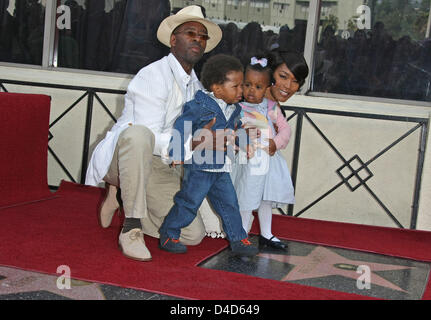 US actress Angela Bassett (R), her husband Courtney B. Vance (L) and their children smile next to her star on the Walk of Fame on Hollywood Boulevard in Hollywood, Los Angeles, CA, United States, 20 March 2008. Photo: Hubert Boesl Stock Photo