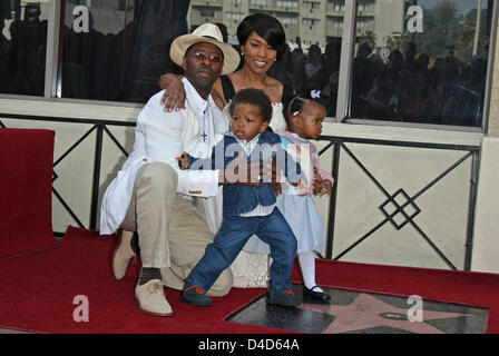 US actress Angela Bassett (C), her husband Courtney B Vance (L) and their children smile next to her star on the Walk of Fame on Hollywood Boulevard in Hollywood, Los Angeles, CA, United States, 20 March 2008. Photo: Hubert Boesl Stock Photo