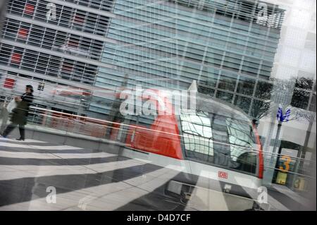 A facsimile of high-speed train Transrapid mirrors in the glass of Teminal 2 of the airport in Munich, Germany, 27 March 2008. German Minister of Transport Worlfgang Tiefensee announced the fail of Munich's Transrapid project on the background of a cost explosion of up to three billion euro. A feasibility study generated in 2002 had set the costs for the track of the maglev train t Stock Photo