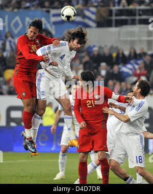 Portugal's Bruno Alves (L) and Greece's Georgios Samaras (2-L) rise for a heading duel in the test cap Portugal v Greece at LTU Arena stadium in Duesseldorf, Germany, 26 March 2008. Greece defeated Portugal 2-1. Photo: Achim Scheidemann Stock Photo