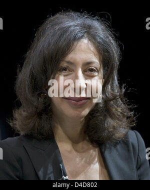 French author Yasmina Reza presents her new book 'Dawn, Dusk or Night: A Year with Nicolas Sarkozy ' at the Berliner Ensemble (theatre) in Berlin, 30 March 2008. Her novel narrates a period in the life of French President Sarkozy. Reza had accompanied the politician for a year while he was campaigning. Photo: PEER GRIMM Stock Photo