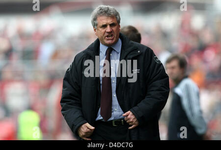 Cottbus head coach Bojan Prasnikar pictured in the German Bundesliga match Energie Cottbus v Arminia Bielefeld at Stadium of Friendship in Cottbus, Germany, 12 April 2008. Cottbus won the match 1-0. Photo: Thomas Eisenhuth Stock Photo