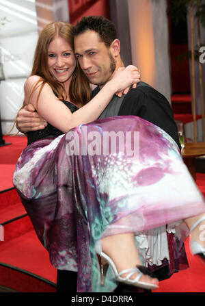 German actress Sina-Valeska Jung (L) and 'Evil' Jared Hasselhoff (R), bassist for US fun rock band Bloodhound Gang, pose during shootings of German soap opera 'Verbotene Liebe' (Forbidden Love) in Cologne, Germany, 17 April 2008. Evil Jared and Sina-Valeska Jung are in a relationship since two years, he will guest star in the episode 3,183 and 3,184 to be aired by German public bro Stock Photo