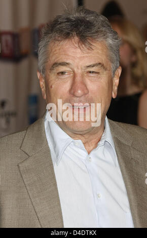 American actor Robert De Niro arrives at the world premiere of the movie 'Baby Mama' during the Tribeca Film Festival at Ziegfeld Theatre in New York City, USA, 23 April 2008. Photo: Hubert Boesl Stock Photo