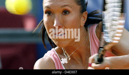 Serbian tennis player Jelena Jankovic is pictured in action during a third round WTA German Open match against Russian Maria Kirilenko in Berlin, Germany, 08 May 2008. Fourth-seeded Jankovic beat unseeded Kirilenko with 6-2 and 6-4. Photo: WOLFGANG KUMM Stock Photo