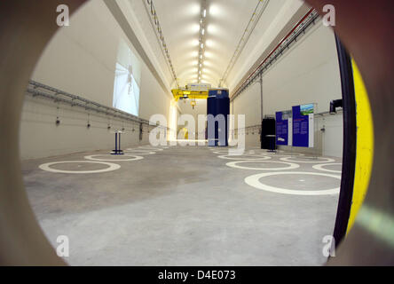 (FILE) The file picture dated 20 October 2006 gives an interior view of the interim storage facility for so-called 'Castor' spent fuel elements at the nuclear power plant Neckarwestheim, Germany. According to reports of German daily 'Sueddeutsche Zeitung' (SZ) issued on 09 May 2008, for years major constructions have been conducted with low-grade concrete in the federal state Baden Stock Photo