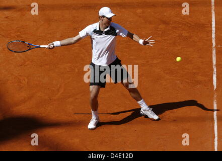 Tomas Berdych of Czech Republic returns a forehand to Marat Safin of Russia in their 2nd round match at the ATP Masters 'Am Rothenbaum' in Hamburg, Germany, 14 May 2008. Photo: MAURIZIO GAMBARINI Stock Photo
