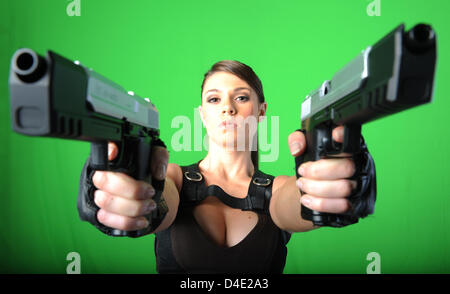Lara-Croft-model Alison Carroll from Croydon poses during a photocall in Hamburg, Germany, 06 October 2008. The British model is the new face of action hero Lara Croft and advertises the eighth edition of the Tomb-Raider computer game 'Underworld'. Photo: MARCUS BRANDT Stock Photo