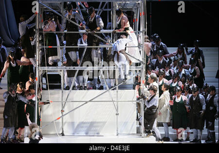 Opera singers and actors of 'Theatre Bremen' rehearse a scene from the fifth act of Richard Wagner's opera 'Rienzi, der letzte der Tribunen' (literally: Rienzi, the last of the tribunes) in Bremen, Germany, 08 October 2008. The opera is directed by Wagner's great-granddaughter Katharina Wagner. The premiere of the opera will take place on Saturday, 11 October 2008 in Bremen. Photo: Stock Photo