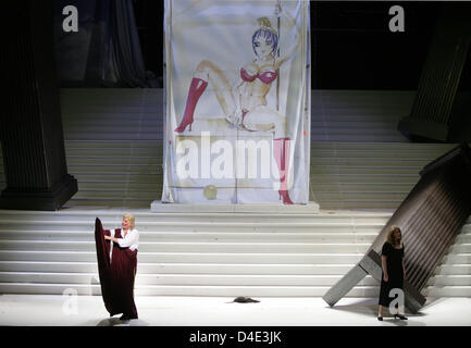 Opera singers Mark Duffin (L) performing as Cola Rienzi and Patricia Andress playing Irene, his sister, of 'Theatre Bremen' rehearse a scene of Richard Wagner's opera 'Rienzi, der letzte der Tribunen' (literally: Rienzi, the last of the tribunes) in Bremen, Germany, 08 October 2008. The opera is directed by Wagner's great-granddaughter Katharina Wagner. The premiere of the opera wi Stock Photo