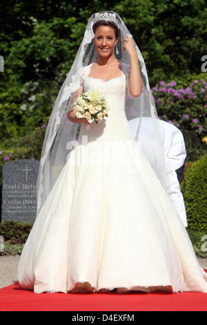 Marie Chevallier arrives at the church for the wedding with Prince Joachim of Denmark in Mogeltonder, Denmark, 24 May 2008. Photo: Kay Nietfeld Stock Photo