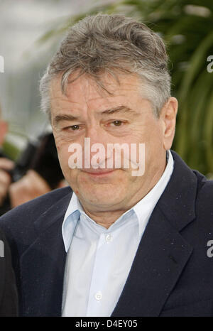 US actor Robert De Niro arrives for the photo call prior the press conference on his film 'What Just Happened' at the 2008 Festival de Cannes film festival in Cannes, France, 25 May 2008. Photo: Hubert Boesl Stock Photo