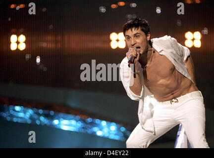 Russian singer Dima Bilan performs his song at the Eurovision Song Contest in Belgrade, Serbia, 25 May 2008. Bilan won the Eurovision Song Contest with 272 points. Photo: Joerg Carstensen Stock Photo