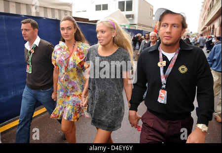 The daughters of F1 supremo Bernie Ecclestone Petra (CR) and Tamara (CL) and their boyfriends walk through the paddock before the Formula 1 Grand Prix of Monaco in Monte Carlo, Monaco, 25 May 2008. Photo: Gero Breloer Stock Photo