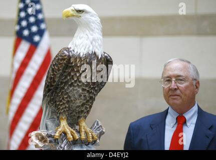 US ambassador to Germany William R. Timken poses next to a newly unveiled American Bald Eagle sculpture, created by Meissen Porcelain Manufactory workshops, in the entrance hall to the new US embassy in Berlin, Germany, 26 May 2008. The new building of the US embassy will officially open on 04 July 2008. Photo: JOHANNES EISELE Stock Photo
