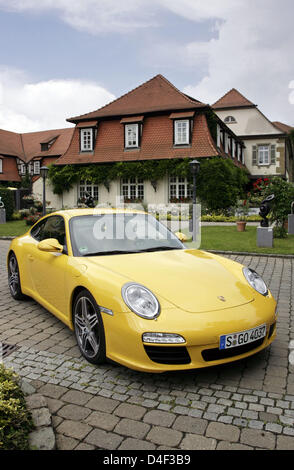 A Porsche 911 Carrera S Coupe seen in front of Restaurant Gutsschenke in Ludwigsburg, Germany, 9 June 2008. Porsche presented its new 911 series, which is equipped with completely new engines. Photo: MARIJAN MURAT Stock Photo