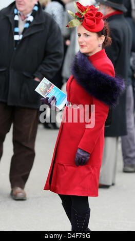 13.03.2013 Cheltenham, England. A Lady dressed in red ready for the racing on day two (Ladies Day) of the Cheltenham National Hunt Festival. Stock Photo