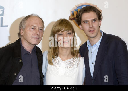 Actors Heike Makatsch and Dan Stevens (R) and the widower of Hildegard Knef, Paul von Schell pose at a photocall for the film 'Hilde' at Schillertheater in Berlin, Germany, 18 June 2008. The release of the film biopic about the life of Hildegard Knef is planned for March 2009. Photo: ARNO BURGI Stock Photo