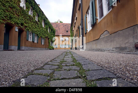 The picture shows the world's oldest social housing settlement 'Fuggerei' in Augsburg, Germany, 13 June 2008. Photo: Karl-Josef Hildenbrand Stock Photo