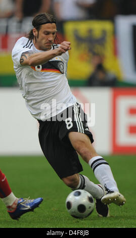 German midfielder Torsten Frings is shown in action during the international match vs Serbia at Veltins Arena in Gelsenkirchen, Germany, 31 May 2008. Germany defeated Serbia 2-1. Photo: Achim Scheidemann