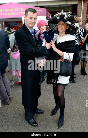 Cheltenham, UK. 13th March 2013.  Picture Shows:Ladies day fashion at Day 2, Ladies Day Cheltenham Festival 2013   . Credit:  jules annan / Alamy Live News Stock Photo