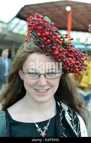 Cheltenham, UK. 13th March 2013.  Picture Shows:Ladies day fashion at Day 2, Ladies Day Cheltenham Festival 2013   . Credit:  jules annan / Alamy Live News Stock Photo