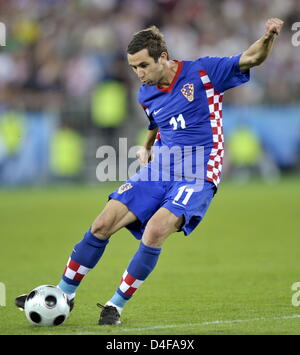 Darijo Srna of Croatia in action during the UEFA EURO 2008 quarter final match between Croatia and Turkey at the Ernst Happel stadium in Vienna, Austria, 20 June 2008. Croatia lost 1-3 after penalty shootout. Photo: Achim Scheidemann dpa +please note UEFA restrictions particulary in regard to slide shows and ÒNo Mobile ServicesÒ +++###dpa###+++ Stock Photo