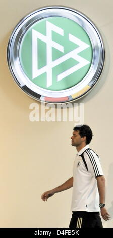 Germany's Michael Ballack attends a press conference of german national soccer team in Tenero near Locarno, Switzerland, 24 June 2008. Photo: Oliver Berg dpa +++###dpa###+++ Stock Photo