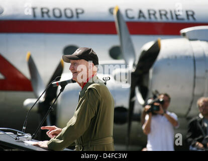 U.S. Air Force veteran Gail Halvorsen aka The Candy Bomber delivers a speech in front of the historic Raisin Bomber, a Douglas DC-4, at the Berlin Airlift Memorial near the airport of Frankfurt Main, Germany, 26 June 2008. Halverson starred the commemorative event on the Berlin Airlift 60th anniversary. The Candy Bomber became famous and beloved by Germans as he dropped chocolate a Stock Photo