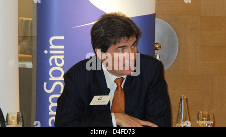 Assistant Secretary Fernandez Address the American Chamber of Commerce in Madrid Stock Photo