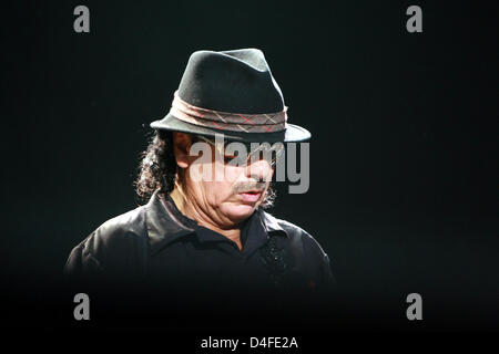 Rock legend Carlos Santana performs on stage during the first concert of his 'Live Your Light Tour' in Salem, Germany, 2 July 2008. Santana and band will tour three further cities in Germany. Photo: Patrick Seeger Stock Photo