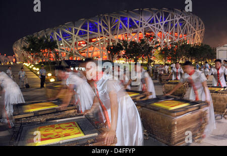 Drummers pass the National Stadium during the dress rehearsal for the opening ceremony in Beijing, China, 02 August 2008. The Summer Olympic Games will kick off on 08 August 2008 in Beijing. Photo: Peer Grimm Stock Photo