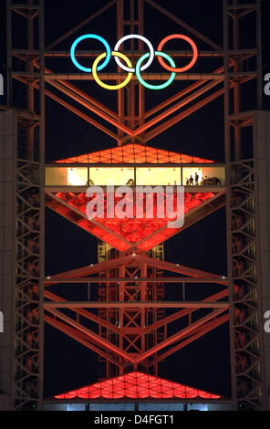 People are watching the dress rehearsal for the opening ceremony from the Ling-Long Broadcasting Tower ahead of the opening of the Olympic games in Beijing, China, 05 August 2008. Photo: Karl-Josef Hildenbrand ###dpa### Stock Photo