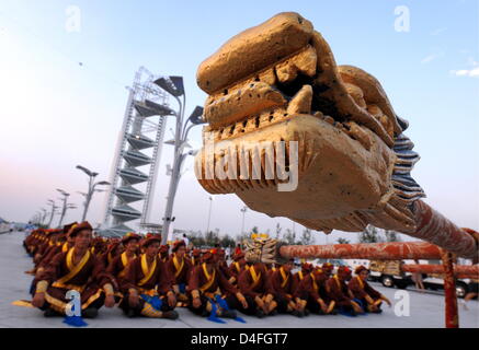 Performers are sitting in front of the Ling Long broadcasting tower before the start of an opening ceremony dress rehearsal ahead of the Beijing 2008 Olympic Games, Beijing, China, 05 August 2008. Photo: Karl-Josef Hildenbrand ###dpa### Stock Photo