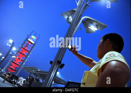 A chinese man takes pictures of the Ling-Long Broadcasting Tower during the dress rehearsal for the opening ceremony of the Olympic games in Beijing, China, 05 August 2008. Photo: Karl-Josef Hildenbrand ###dpa### Stock Photo