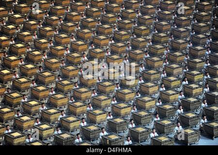 Chinese drummers during the Opening Ceremony of the Beijing 2008 Olympic Games at the National Stadium, known as Bird's Nest, Beijing, China, 08 August 2008. Photo: Peer Grimm ###dpa### Stock Photo