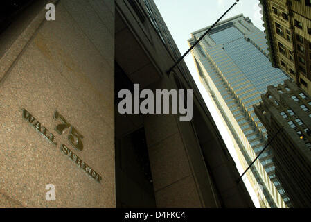 (file) - The file picture dated 04 March 2004 shows a bank building on Wallstreet in New York City, USA. Photo: Oliver Killig Stock Photo