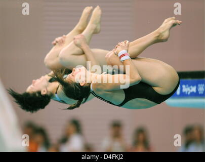 Annett Gamm (R) and Nora Subschinski of Germany compete in women's synchronised 10m Platform final of the Diving events at the Beijing 2008 Olympic Games, Beijing, China, 12 August 2008. Gamm/Subschinski placed fourth. Photo: Bernd Thissen dpa ###dpa### Stock Photo