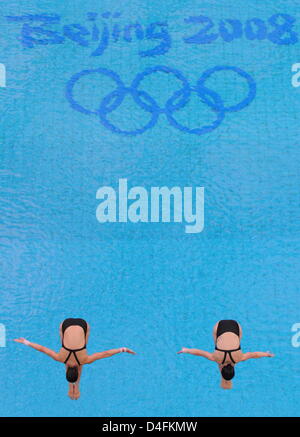 Annett Gamm (L) and Nora Subschinski of Germany compete in women's synchronised 10m Platform final of the Diving events at the Beijing 2008 Olympic Games, Beijing, China, 12 August 2008. Gamm/Subschinski placed fourth. Photo: Bernd Thissen dpa ###dpa### Stock Photo