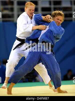 Annett Boehm (white) from Germany loses the bronze medal fight against Ronda Rousey from USA in the 70 kg category of the women's judo events in the Beijing Science and Technology University Gymnasium (STG) at the Beijing 2008 Olympic Games, Beijing, China, 13 August 2008. Photo: Peer Grimm dpa ###dpa### Stock Photo