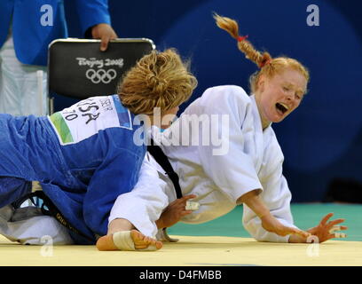 Annett Boehm (white) from Germany looses the bronze medal fight against Ronda Rousey from USA in the 70 kg category of the women's judo events in the Beijing Science and Technology University Gymnasium (STG) at the Beijing 2008 Olympic Games, Beijing, China, 13 August 2008. Photo: Peer Grimm dpa ###dpa### Stock Photo