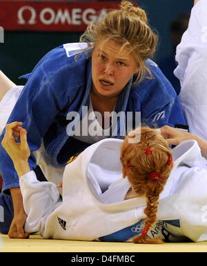 Annett Boehm (white) from Germany looses the bronze medal fight against Ronda Rousey from USA in the 70 kg category of the women's judo events in the Beijing Science and Technology University Gymnasium (STG) at the Beijing 2008 Olympic Games, Beijing, China, 13 August 2008. Photo: Peer Grimm dpa ###dpa### Stock Photo