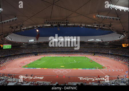 Althletes pictured during the track competition at the National Stadium Bird's Nest of the 2008 Olympic Games in Beijing, China, 16 August 2008. Photo: Karl-Josef Hildenbrand Stock Photo