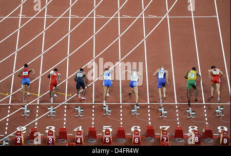 Runners start at Men's 110m Hurdles Round 2 - Heat 1 competition in the National Stadium at the Beijng 2008 Olympic Games, Beijing, China, 19 August 2008. Photo: Bernd Thissen dpa ###dpa### Stock Photo