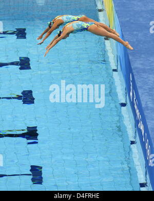 Apolline Dreyfuss and Lila Meessemann-Bakir from France exercise in the Duet Free Routine - Final of the Synchronized Swimming competition in the National Aquatics Center during the Beijing 2008 Olympic Games in Beijing, China, 20 August 2008. Photo: Marcus Brandt dpa ###dpa### Stock Photo